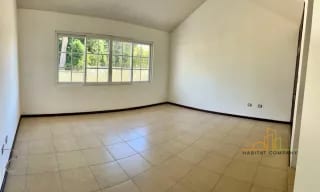 Ganga Casa en Venta en Villas de Santa Mónica Km 16.5 CAES Fraijanes – Amplia, con Jardín y Chimenea (Precio Rebajado) — Casa en Venta en km 16-20, Carretera a El Salvador, Guatemala, Ciudad — miniatura 5 de 8