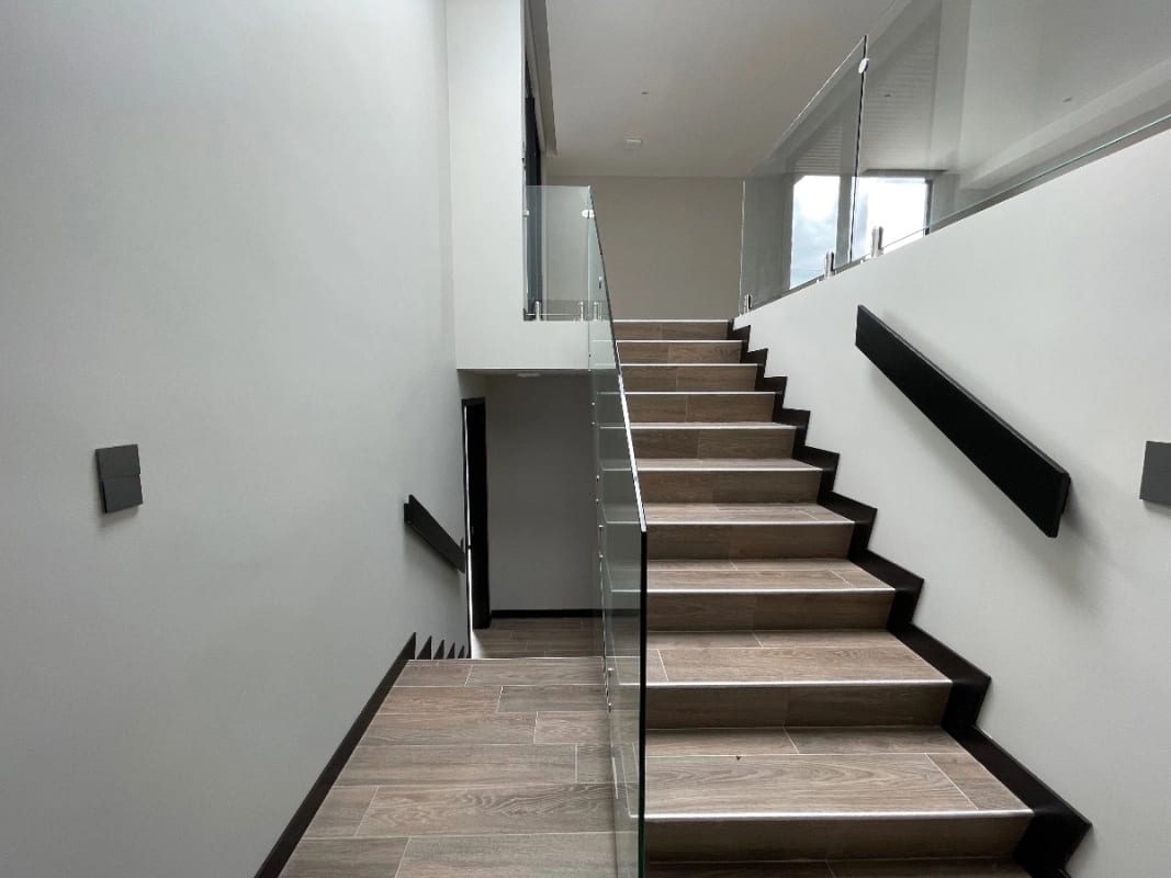 CASA VENTA NUEVA KM 9 CAES FRENTE A HOTEL HILTON  317 MTS2 , 4 DORMITORIOS, DESNIVELES, $715,000 OPCIÓN A RENTA $2,900 — Casa en Venta en Carretera a El Salvador, Guatemala, Ciudad — foto 6 de 13