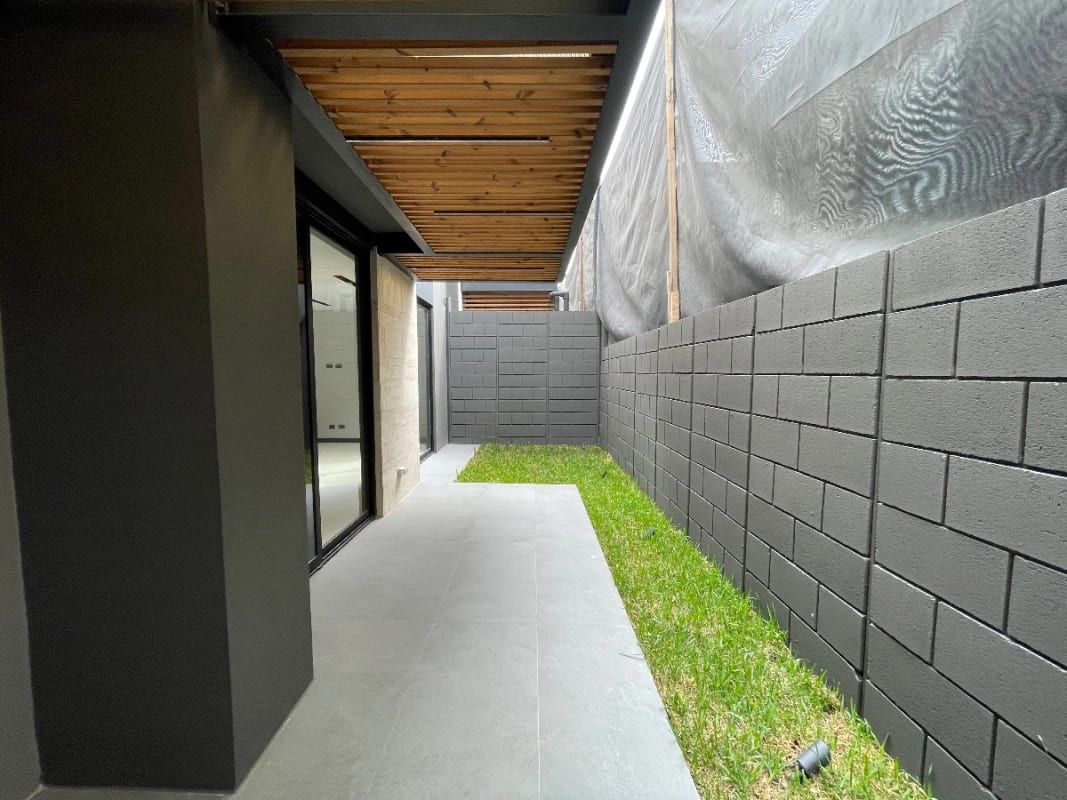 CASA VENTA NUEVA KM 9 CAES FRENTE A HOTEL HILTON  317 MTS2 , 4 DORMITORIOS, DESNIVELES, $715,000 OPCIÓN A RENTA $2,900 — Casa en Venta en Carretera a El Salvador, Guatemala, Ciudad — foto 11 de 13