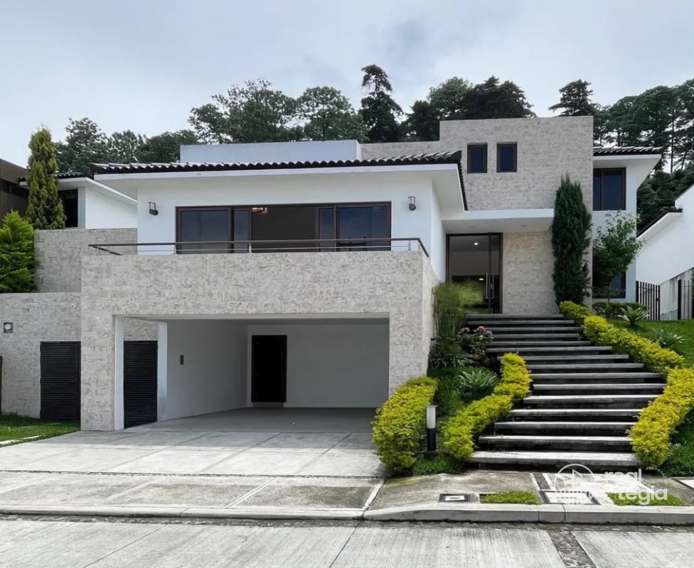 CASA EN LOMAS DE SAN ISIDRO ZONA 16 - 1