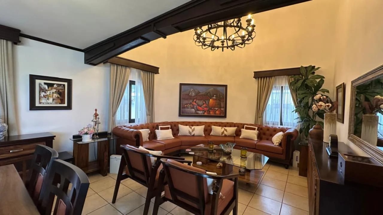 CASA DE LUJO EN VENTA EN PLAZUELA DEL CONQUISTADOR — Casa en Venta en Antigua, Sacatepéquez — foto 3 de 5