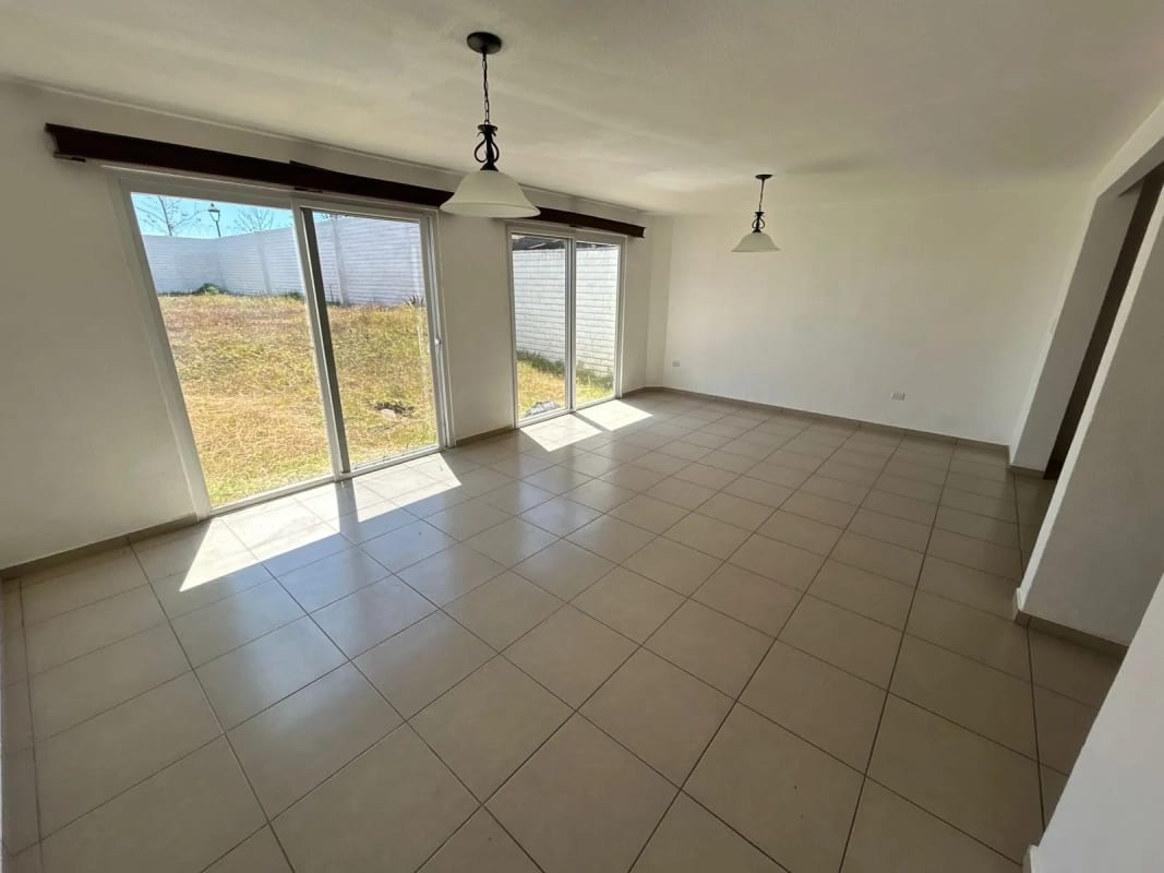 CASA EN ALQUILER, CONDOMINIO ALAMEDAS DE SANTO DOMINGO, KM. 30.5 CAES — Casa en Alquiler en Alamedas de Santo Domingo, Carretera a El Salvador, Guatemala, Ciudad — foto 14 de 17