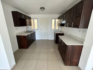 CASA EN ALQUILER, CONDOMINIO ALAMEDAS DE SANTO DOMINGO, KM. 30.5 CAES — Casa en Alquiler en Alamedas de Santo Domingo, Carretera a El Salvador, Guatemala, Ciudad — miniatura 13 de 17