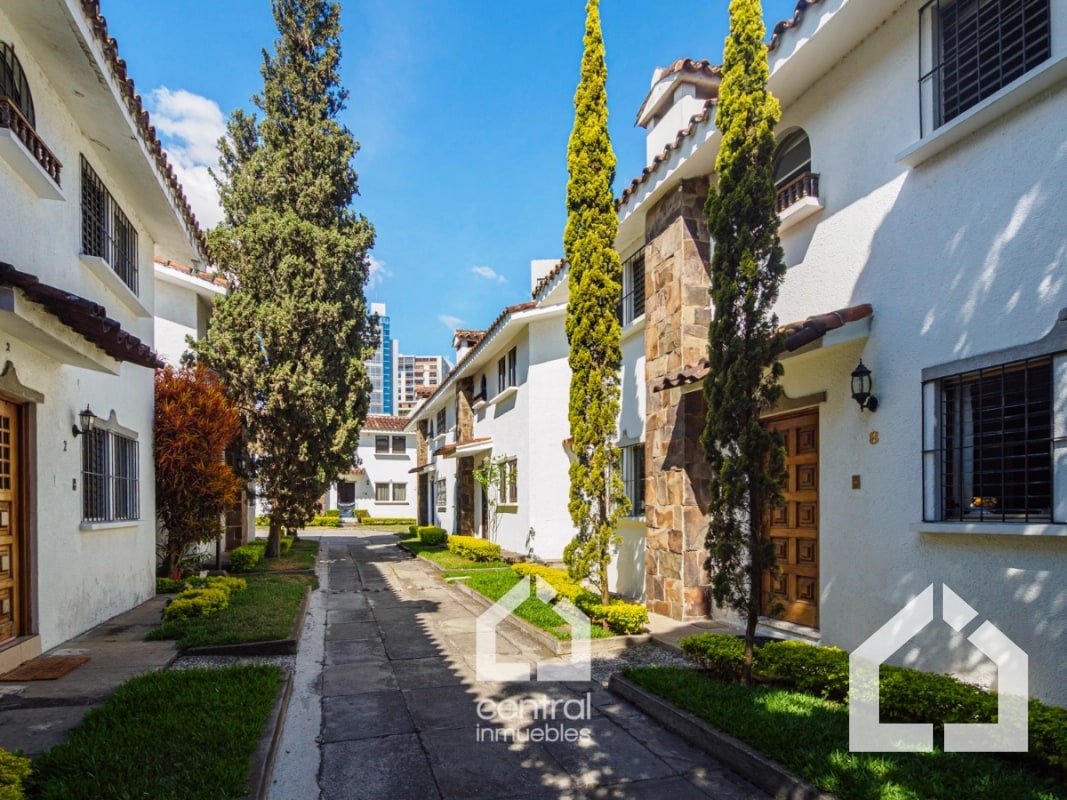 Casa en renta en condominio El Pilar, 20 calle zona 10 - 1