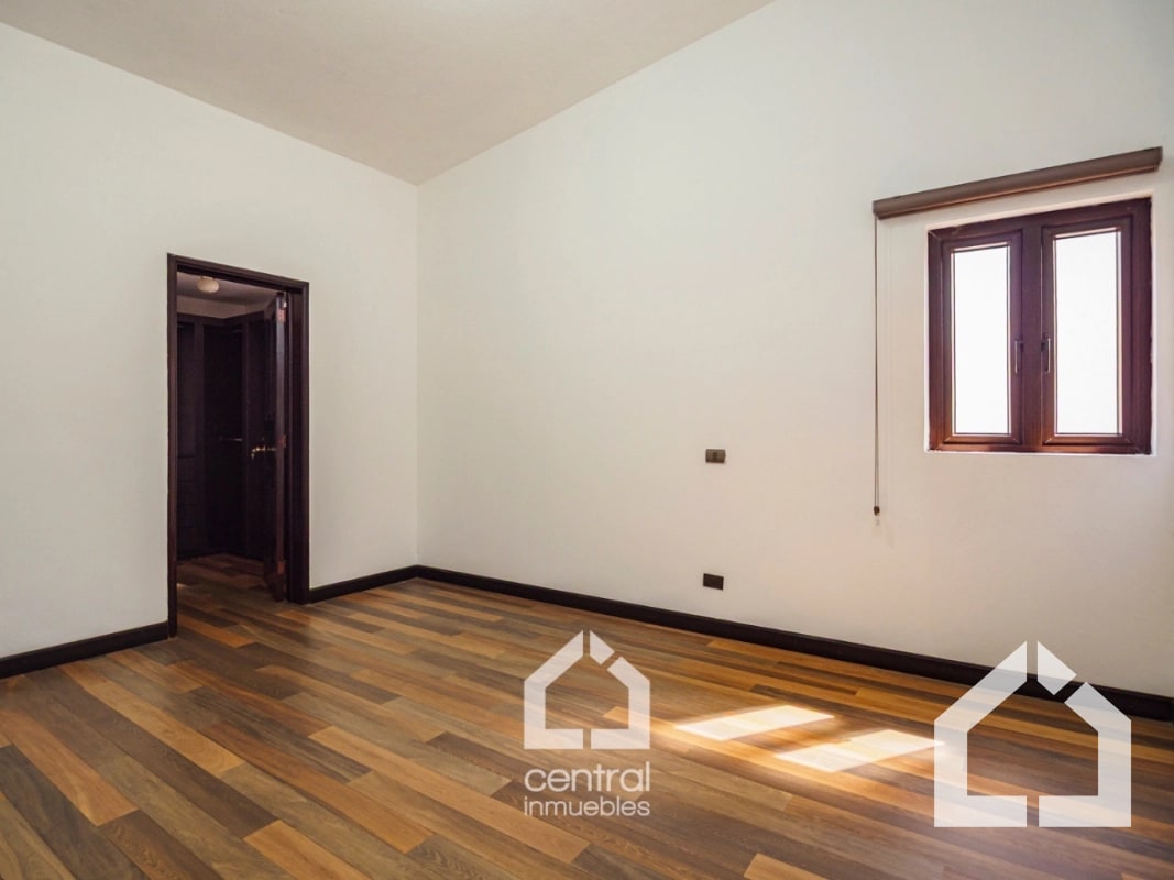Casa en renta en condominio El Pilar, 20 calle zona 10 - 8