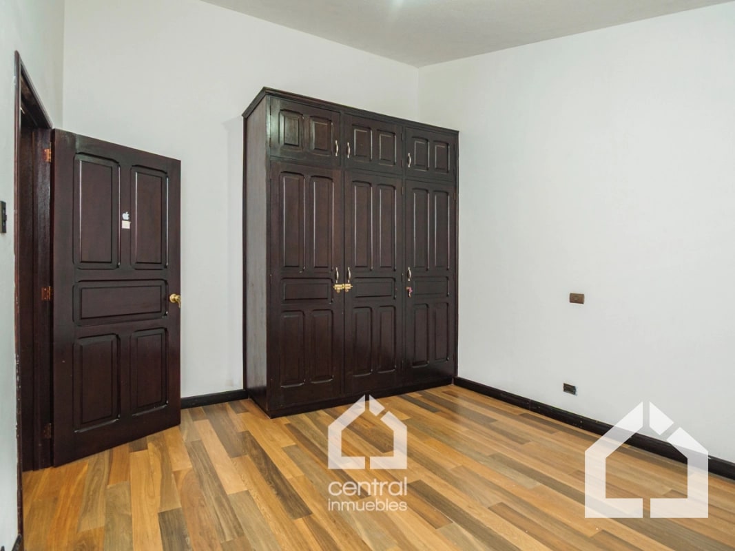 Casa en renta en condominio El Pilar, 20 calle zona 10 - 4