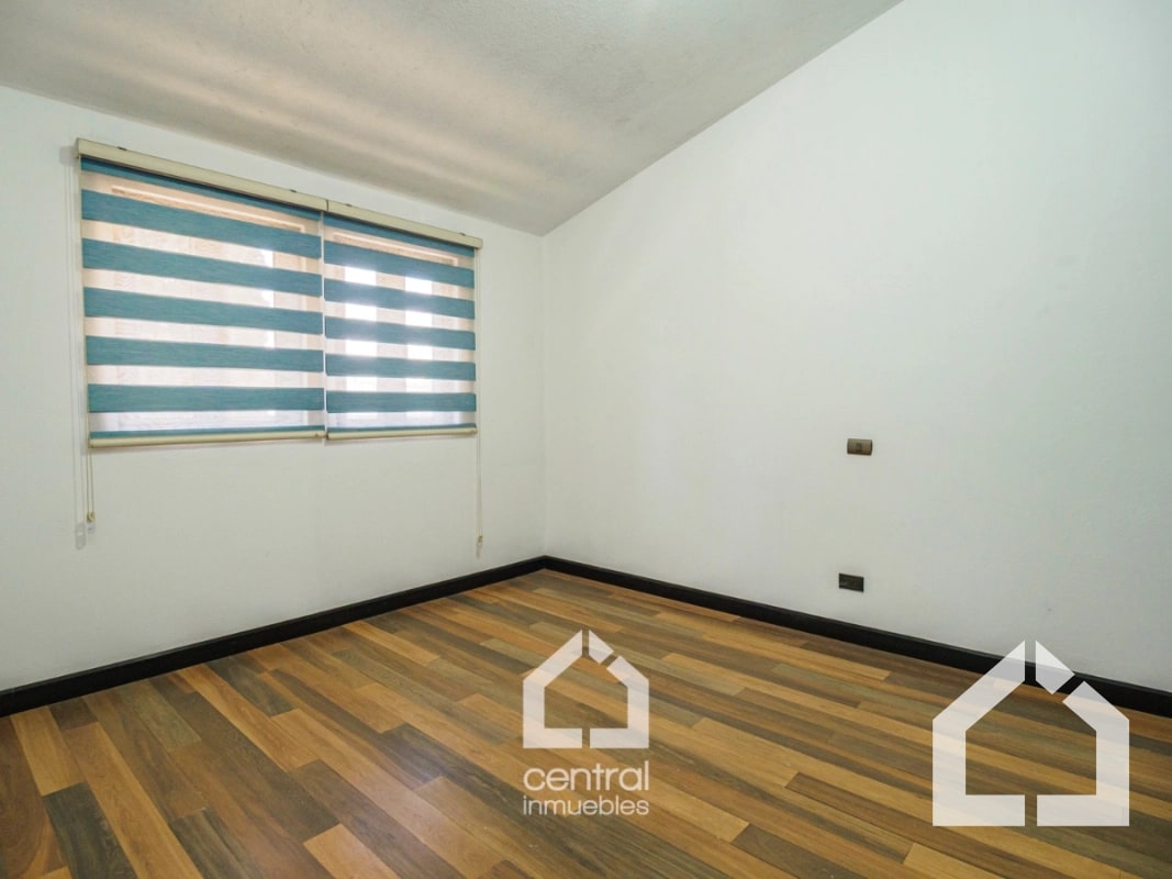 Casa en renta en condominio El Pilar, 20 calle zona 10 - 5
