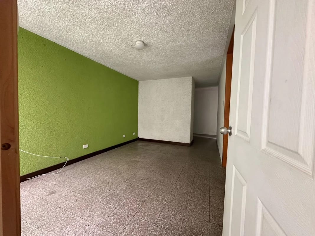 VENTA CASA DE UN NIVEL EN ZONA 13, FINAL AVE HINCAPIE — Casa en Venta en Zona 13, Guatemala, Ciudad — foto 10 de 17