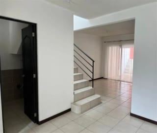 VENDO CASA LA RESERVA KM 26.6 CARRETERA A EL SALVADOR. 4 HABITACIONES.  ENGANCHE: Q.200,000 (ACTIVO BANCARIO). — Casa en Venta en Carretera a El Salvador, Guatemala, Ciudad — miniatura 4 de 4