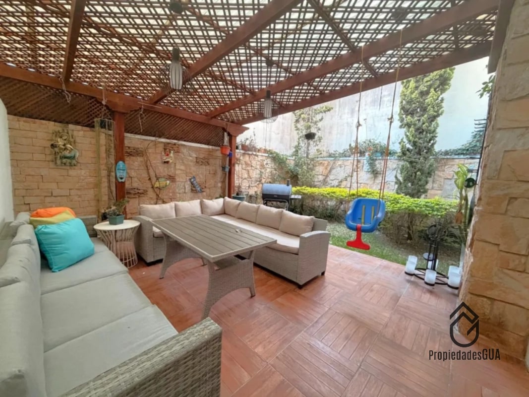 Hermosa casa en Residencial B-1 San Cristobal - 1