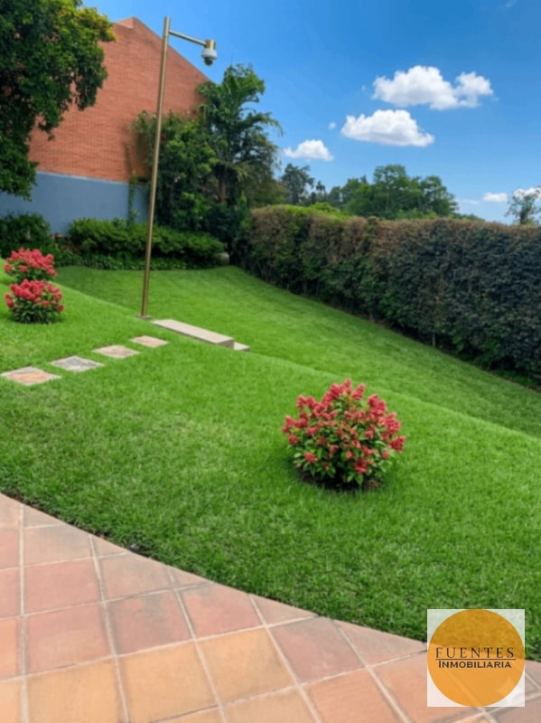 CASA EN VENTA ZONA 15 - 4