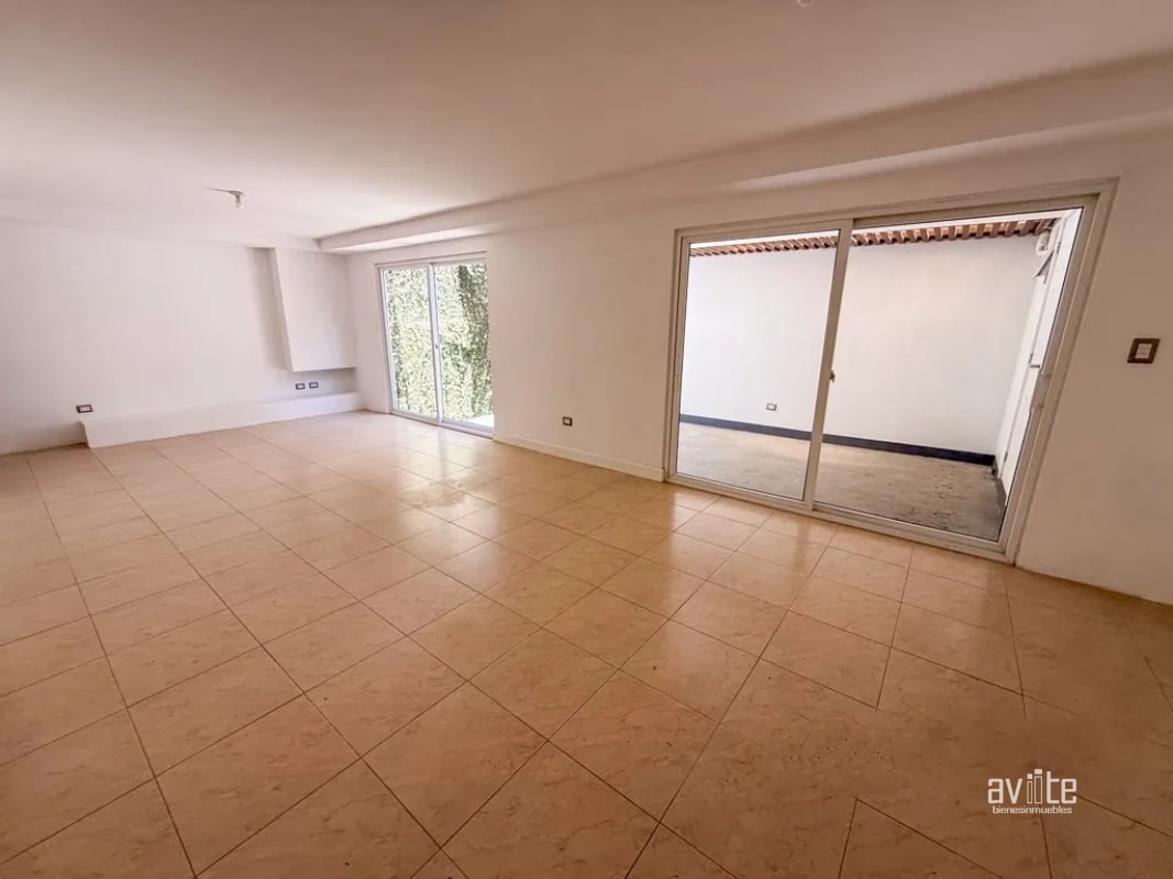 Casa dentro de Condominio, cerca de Cayala y URL Q3,700,000 más impuestos - 2