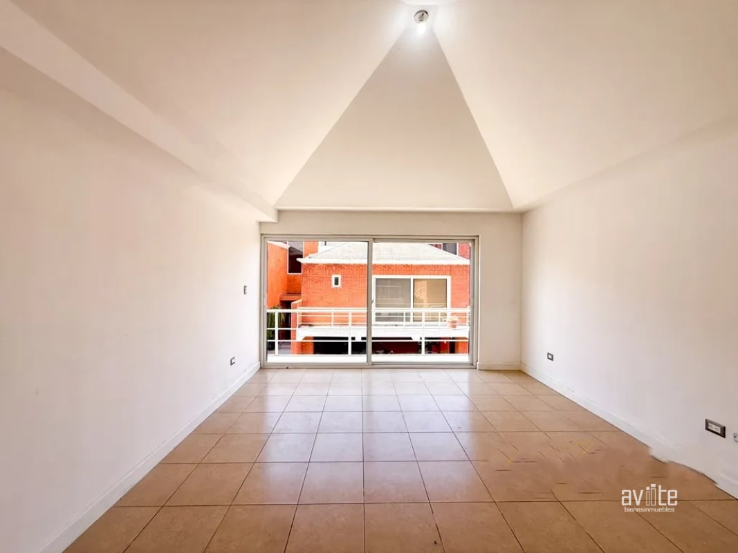 Casa dentro de Condominio, cerca de Cayala y URL Q3,700,000 más impuestos - 7