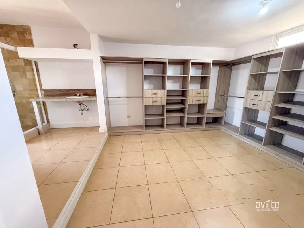 Casa dentro de Condominio, cerca de Cayala y URL   Q3,700,000 más impuestos - 10