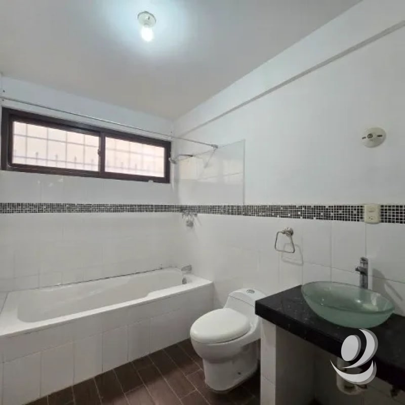 Casa con Jardín en Venta San Lucas Sacatepéquez - 8