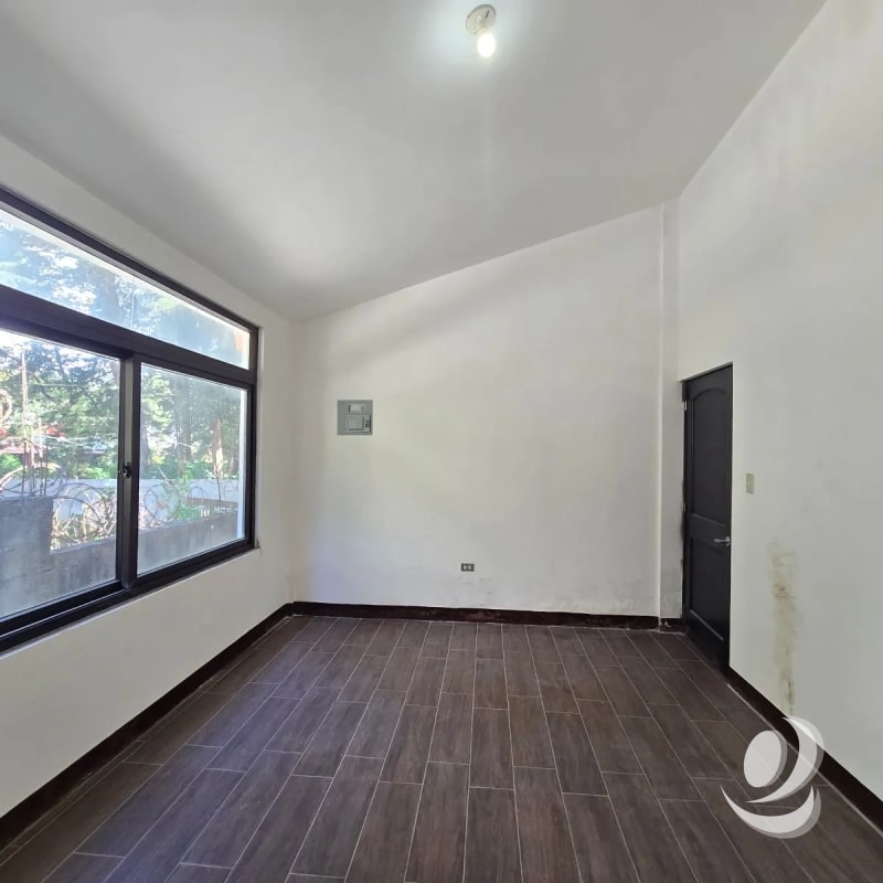 Casa con Jardín en Venta San Lucas Sacatepéquez - 3