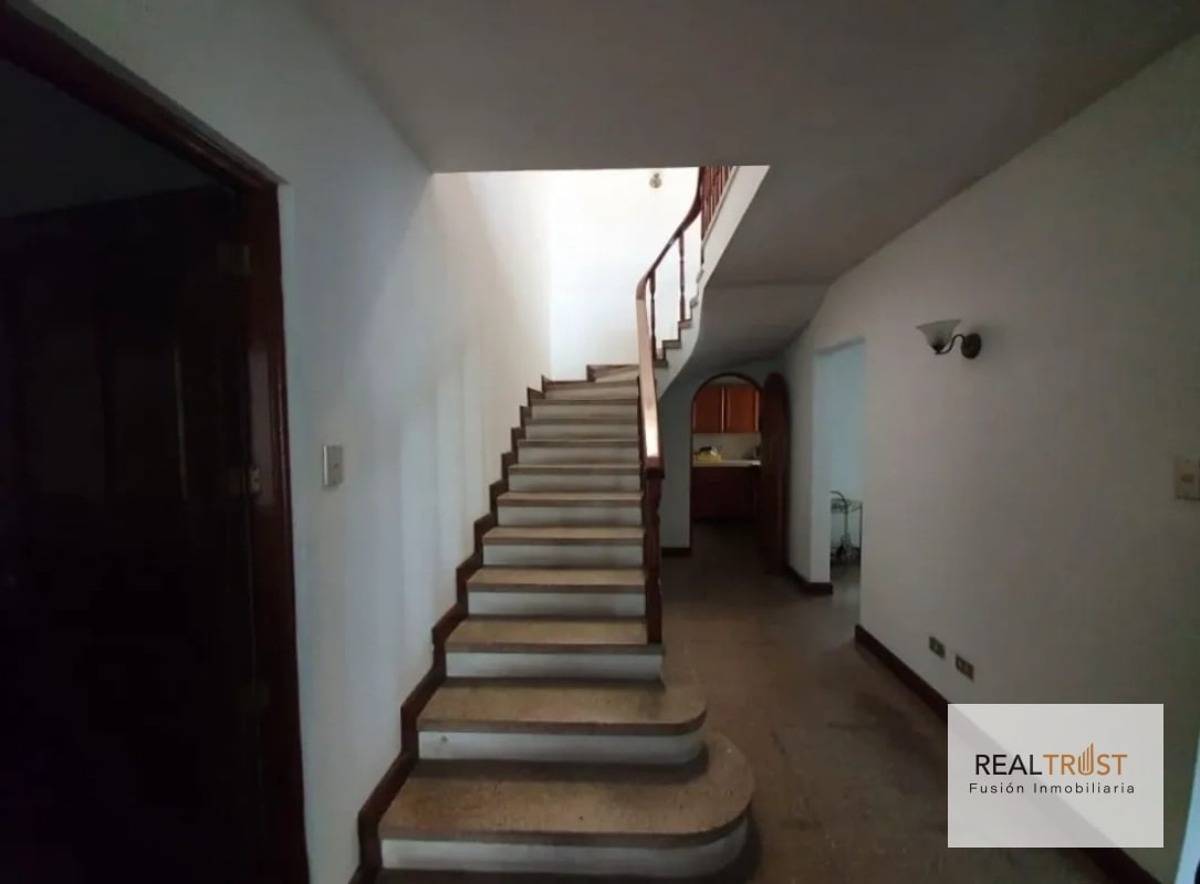 EN VENTA CASA FUERA DE GARITA ZONA 14 LA VILLA - 3 HABITACIONES - 5