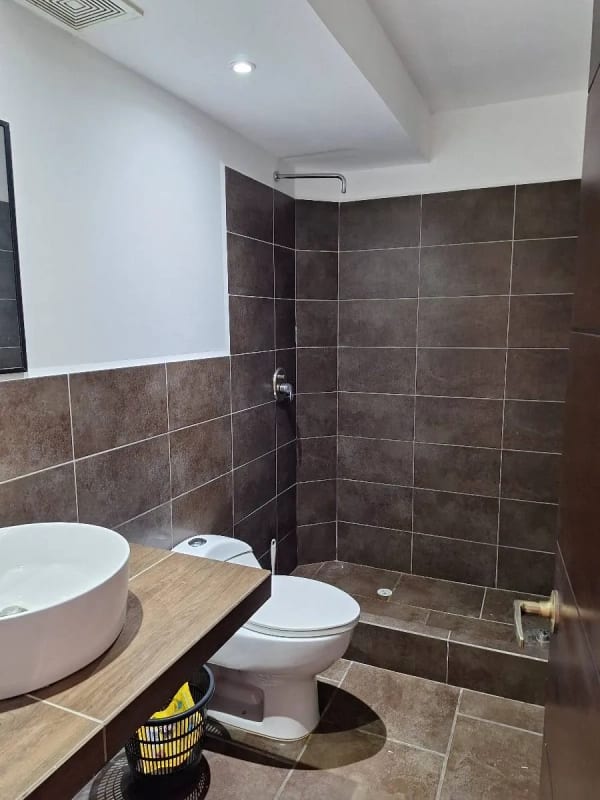 CASA EN ALQUILER CUMBRES DE LA ARBOLEDA KM 21.5 — Casa en Alquiler en Cumbres de La Arboleda, Carretera a El Salvador, Guatemala, Ciudad — foto 13 de 17