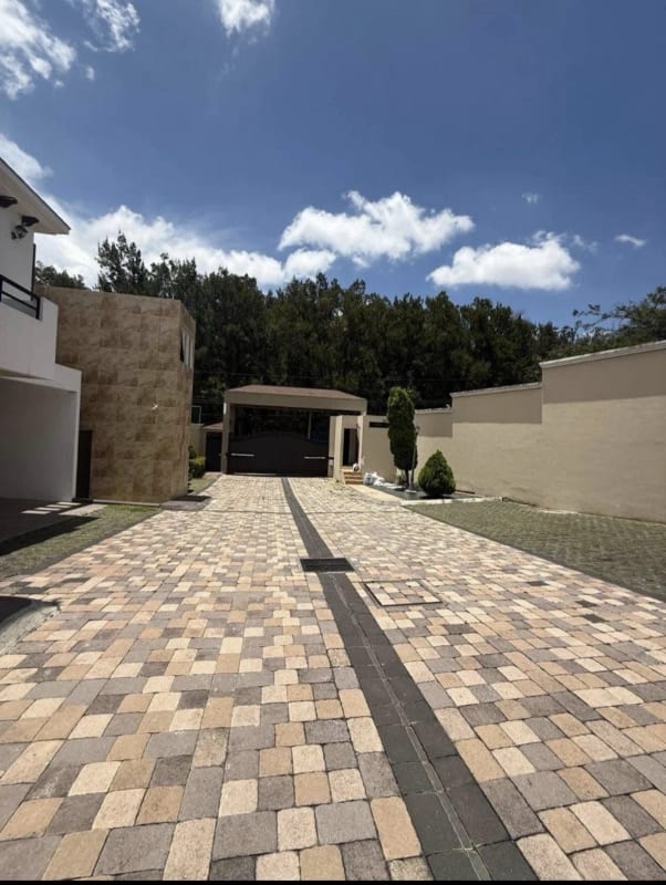 CASA EN VENTA CONDOMINIO SANTA FE A UN COSTADO DE LA ACADEMIA EUROPEA SAN CRISTOBAL — Casa en Venta en Zona 8 Mixco, Guatemala, Ciudad — foto 4 de 10