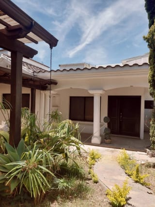 🏡✨ ¡OPORTUNIDAD ÚNICA - CASA EN KANAJUYU! ✨🏡  — Casa en Venta en Kanajuyú, Zona 16, Guatemala, Ciudad — miniatura 1 de 9