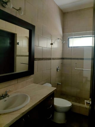 🏡✨ ¡OPORTUNIDAD ÚNICA - CASA EN KANAJUYU! ✨🏡  — Casa en Venta en Kanajuyú, Zona 16, Guatemala, Ciudad — miniatura 2 de 9