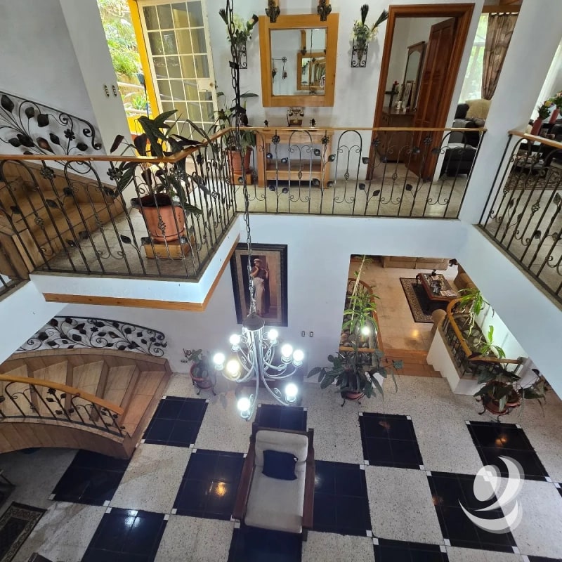 Casa Amueblada y 4 Bungalows (rentados) en Venta El Encinal Tronco 2 Zona 7 de Mixco - 2
