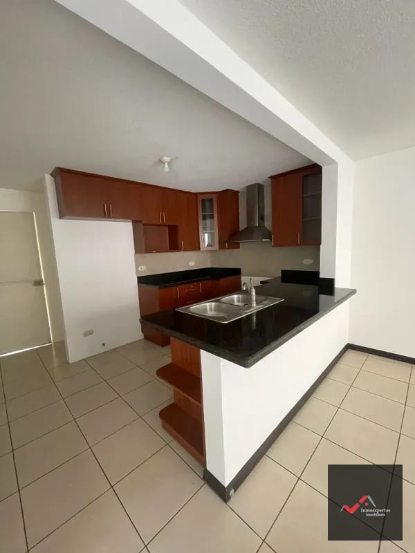 CASA EN VENTA SAN CRISTOBAL, ZONA 8 DE MIXCO — Casa en Venta en Zona 8 Mixco, Guatemala, Ciudad — foto 2 de 17