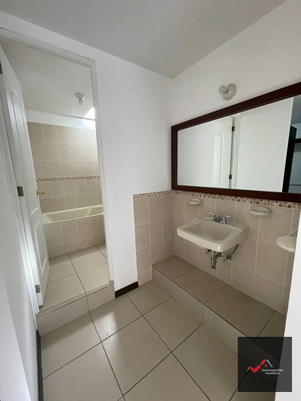 CASA EN VENTA EN CONDOMINIO SAN MARINO, ZONA 8 DE MIXCO - 4