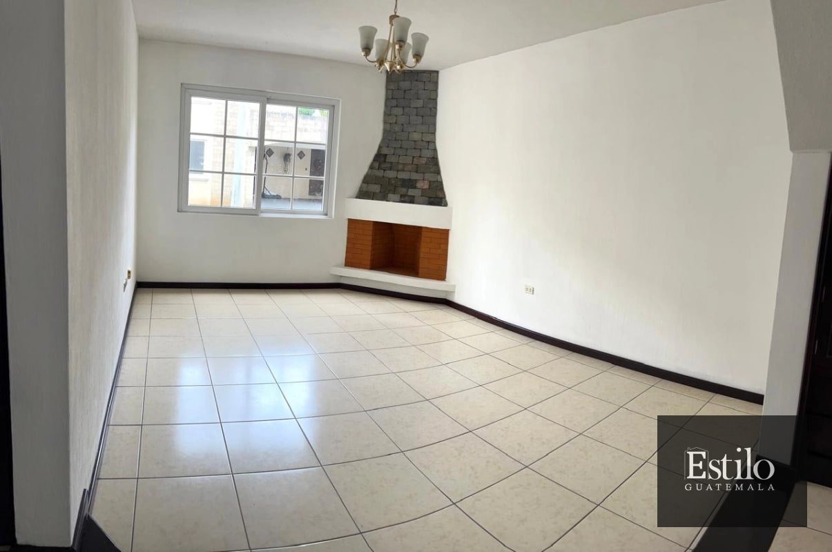 Hermosa Casa con Jardín En Venta - 9