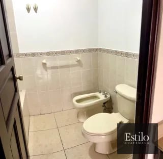 Hermosa Casa con Jardín En Venta — Casa en Venta en Carretera a El Salvador, Guatemala, Ciudad — miniatura 3 de 13