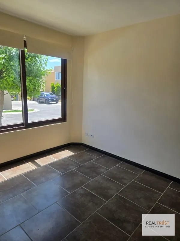 Titulo: Cumbres de la Arboleda en venta 4 habitaciones — Casa en Venta en Cumbres de La Arboleda, Carretera a El Salvador, Guatemala, Ciudad — foto 13 de 14