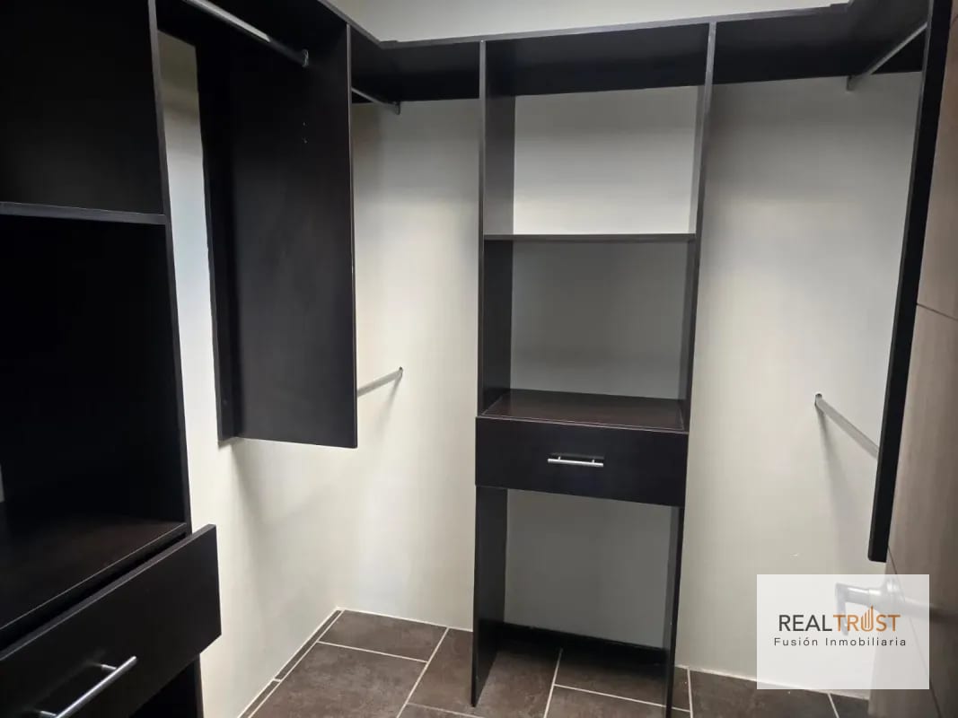 Titulo: Cumbres de la Arboleda en venta 4 habitaciones — Casa en Venta en Cumbres de La Arboleda, Carretera a El Salvador, Guatemala, Ciudad — foto 6 de 14