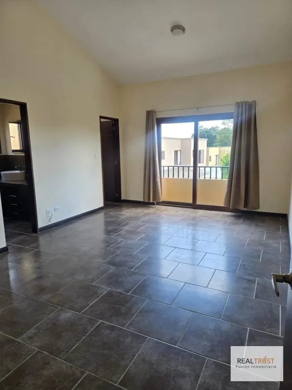 Titulo: Cumbres de la Arboleda en venta 4 habitaciones — Casa en Venta en Cumbres de La Arboleda, Carretera a El Salvador, Guatemala, Ciudad — foto 3 de 14