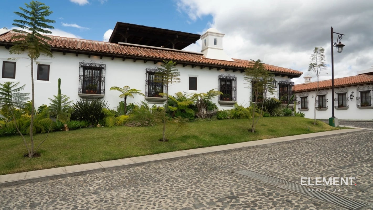 Lujosa casa en venta a minutos de Antigua Guatemala - 17