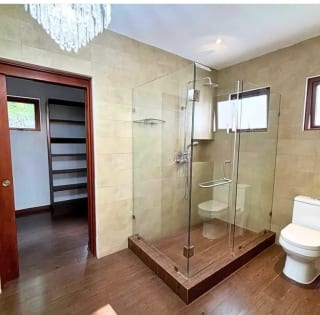 VENTA  O RENTA ESPECTACULAR CASA 4 HAB EL ENCANTO DE SAN ISIDRO ZONA 16 — Casa en Venta en Jardines de San Isidro, Zona 16, Guatemala, Ciudad — miniatura 3 de 6