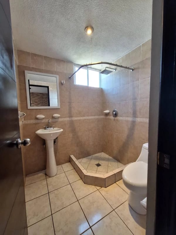 🚨 CASA EN VENTA – REAL DE PROVIDENCIA III 🚨 📍 Km. 18.5 Carretera a San José Pinula — Casa en Venta en San José Pinula, Guatemala, Ciudad — foto 9 de 17