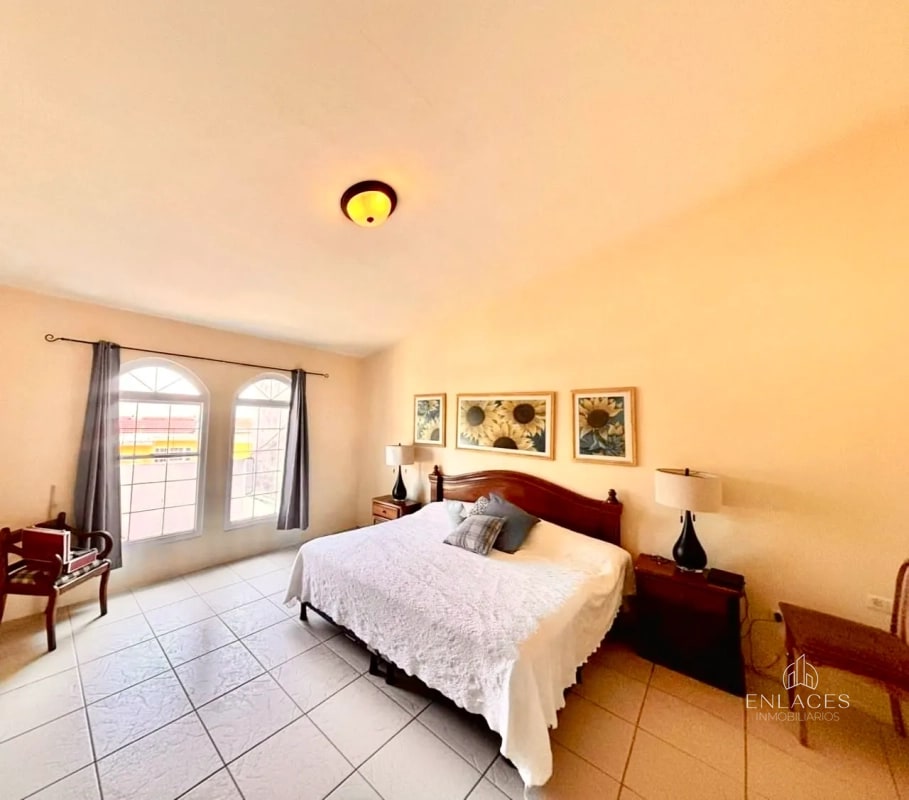 Zona 8 de Mixco • Casa en Venta • Condominio Orquídeas, San Cristóbal - 9