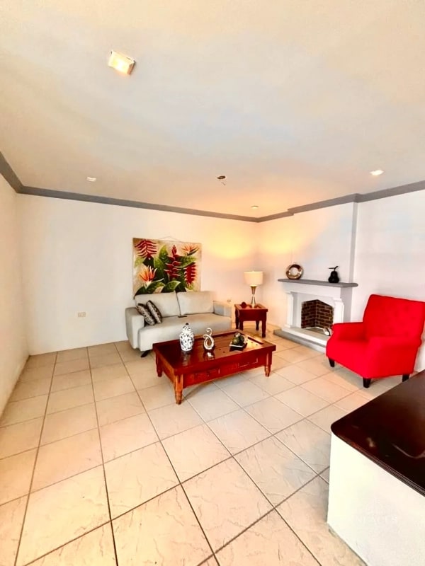 Zona 8 de Mixco • Casa en Venta • Condominio Orquídeas, San Cristóbal - 6