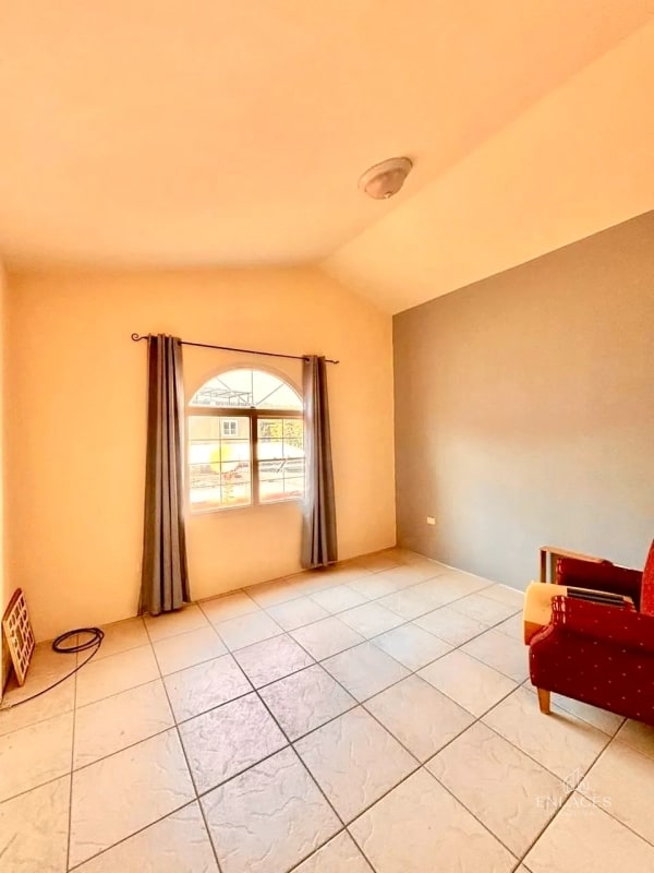 Zona 8 de Mixco • Casa en Venta • Condominio Orquídeas, San Cristóbal - 5