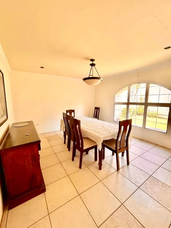 Zona 8 de Mixco • Casa en Venta • Condominio Orquídeas, San Cristóbal - 2
