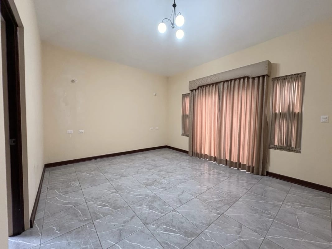 CASA EN ALQUILER LOS CELAJES SAN CRISTOBAL POR COMERCIAL MIX ACCESIBLE A BULEVAR PRINCIPAL — Casa en Alquiler en Zona 8 Mixco, Guatemala, Ciudad — foto 12 de 17