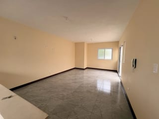 CASA EN ALQUILER LOS CELAJES SAN CRISTOBAL POR COMERCIAL MIX ACCESIBLE A BULEVAR PRINCIPAL — Casa en Alquiler en Zona 8 Mixco, Guatemala, Ciudad — miniatura 5 de 17