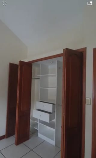 CASA EN VENTA EN JARDINES DE SAN ISIDRO ZONA 16 — Casa en Venta en Jardines de San Isidro, Zona 16, Guatemala, Ciudad — miniatura 10 de 17