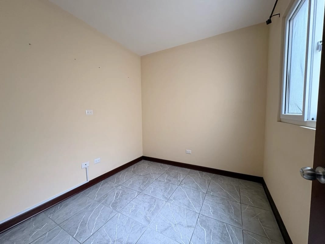 CASA GRANDE EN VENTA CIUDAD SAN CRISTOBAL A POCOS METROS DE CENTRO COMERCIAL MIX — Casa en Venta en Zona 8 Mixco, Guatemala, Ciudad — foto 7 de 17