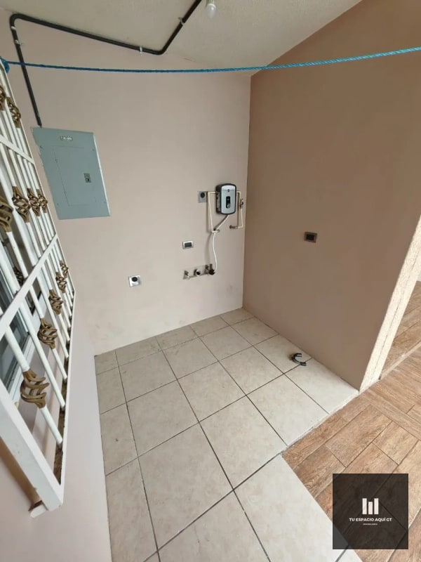 Lujosa Casa En Venta - Hacienda Real, Zona 16 - 12