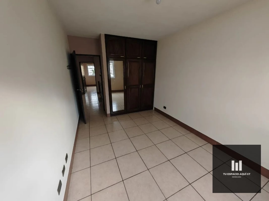 Lujosa Casa En Venta - Hacienda Real, Zona 16 - 11
