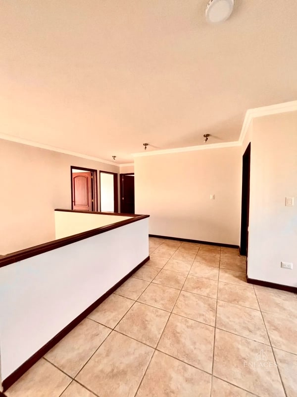 Entrada a Fraijanes • Casa en Renta/Venta • Villas de Entreverdes - 10