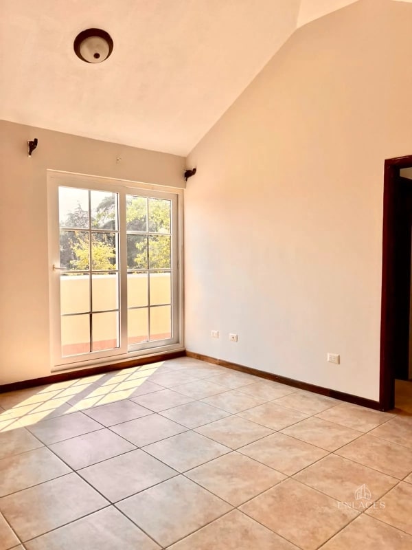 Entrada a Fraijanes • Casa en Renta/Venta • Villas de Entreverdes - 8