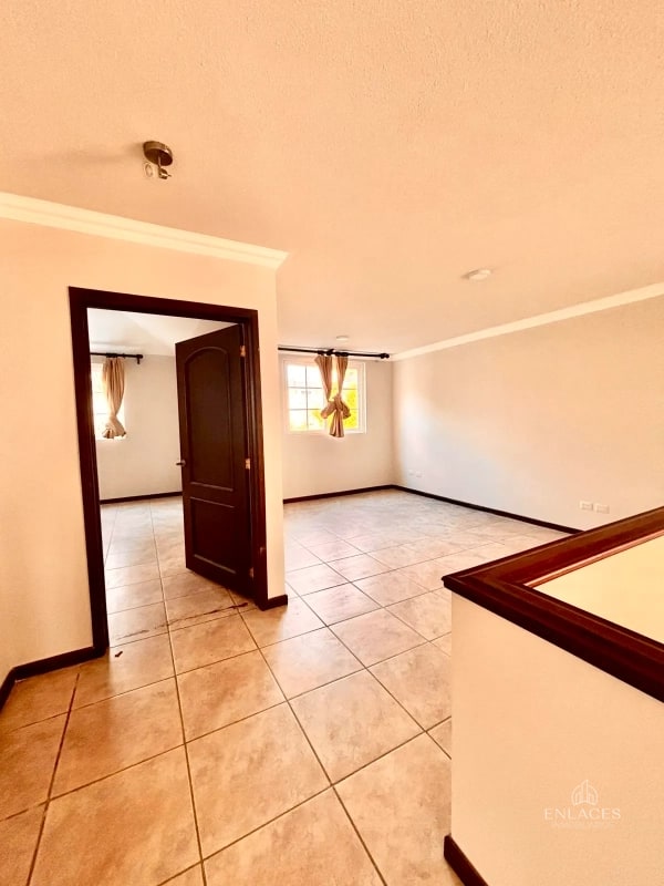 Entrada a Fraijanes • Casa en Renta/Venta • Villas de Entreverdes - 7