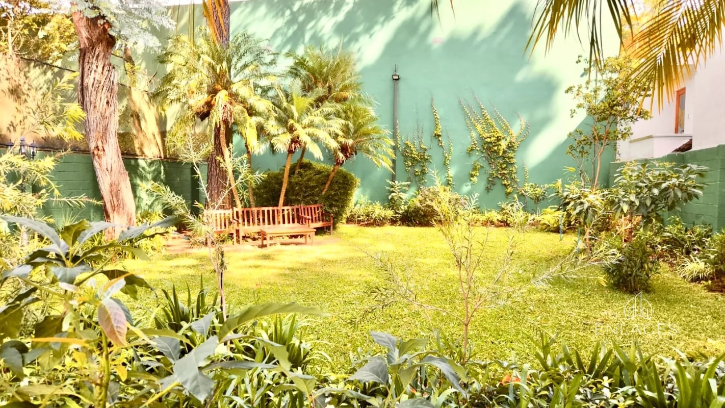 Zona 10 • Casa en Venta - 7